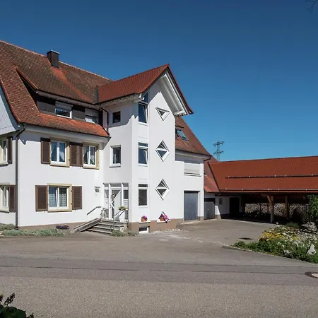 Cozy In Schwenningen With Garden 公寓