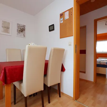 Cozy In Schwenningen With Garden