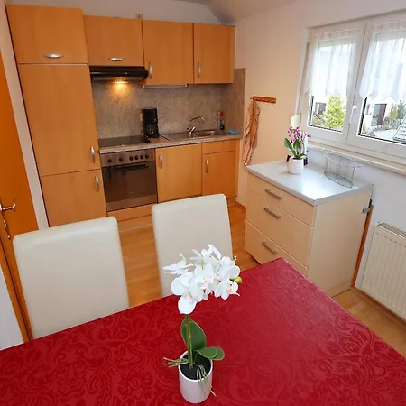 公寓 Cozy In Schwenningen With Garden