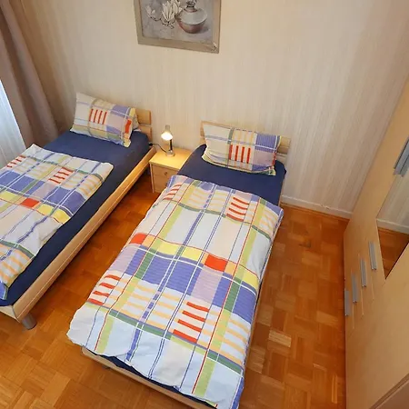 公寓 Cozy In Schwenningen With Garden