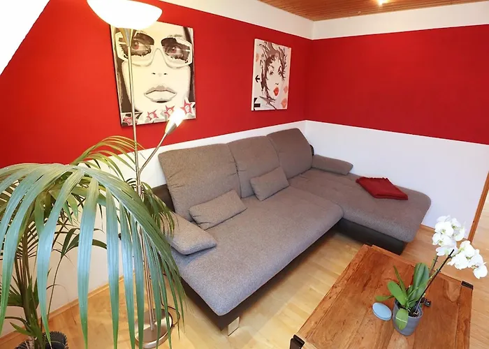 Апартаменты Cozy In Schwenningen With Garden *