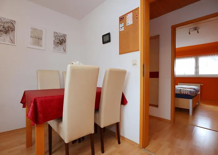 Cozy In Schwenningen With Garden