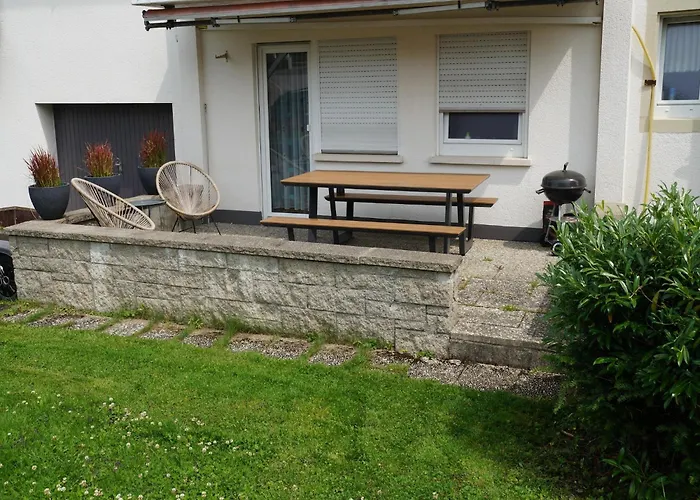 Апартаменты Cozy In Schwenningen With Garden *