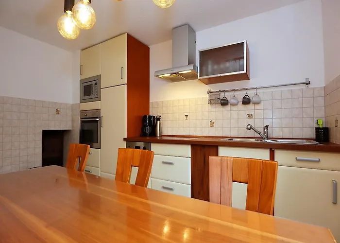 Апартаменты Cozy In Schwenningen With Garden *