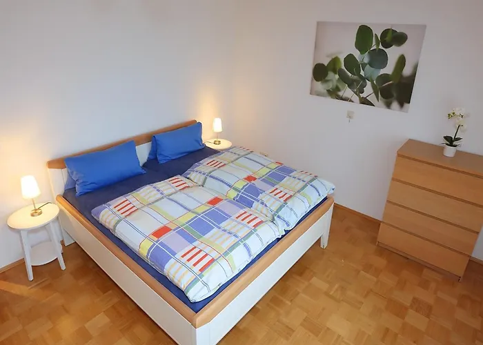 Апартаменты Cozy In Schwenningen With Garden Филлинген-Швеннинген