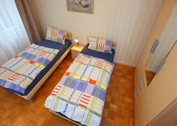 Апартаменты Cozy In Schwenningen With Garden