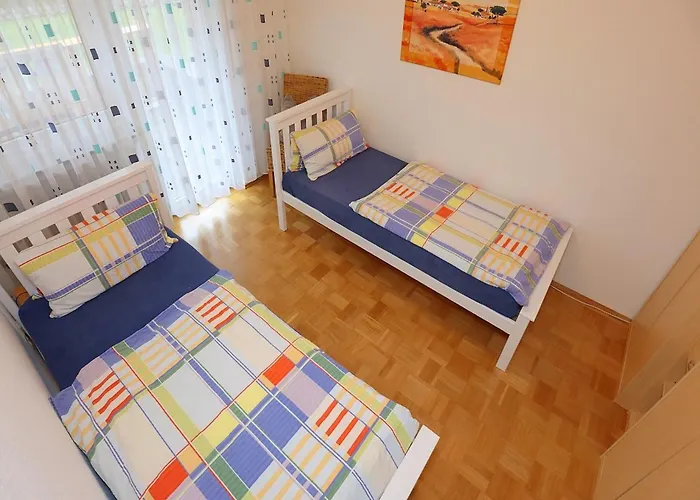 Апартаменты Cozy In Schwenningen With Garden Филлинген-Швеннинген