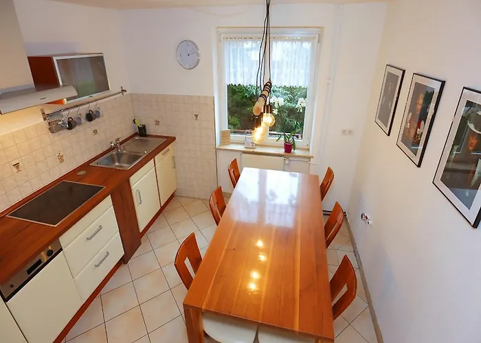 Апартаменты Cozy In Schwenningen With Garden *